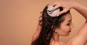 Jaki naturalny szampon wybrać do cienkich włosów?