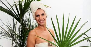 Jak prawidłowo suszyć włosy po myciu? Rola turbanu w codziennej pielęgnacji